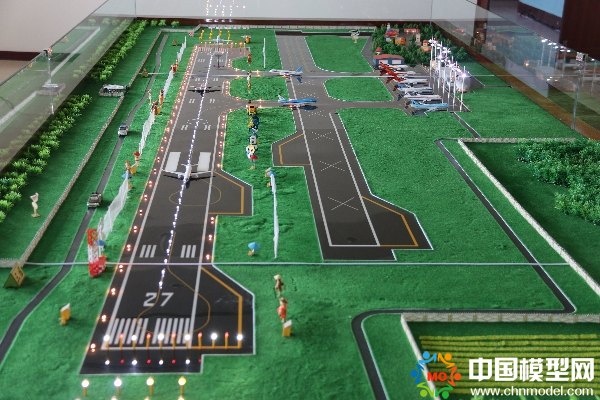 呼倫貝爾機(jī)場(chǎng)開發(fā)制作“鳥擊防范沙盤模型”289471_ 呼倫貝爾機(jī)場(chǎng)開發(fā)制作“鳥擊防范沙盤模型”